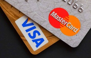 Mastercard и Visa приостанавливают работу в России