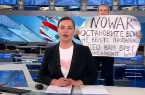 Anti-war protester interrupts live Russia broadcast