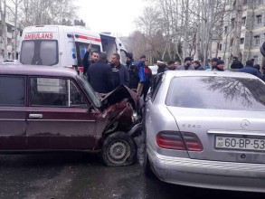 Two cars collided in Mingachevir -Video