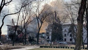 Более ста человек оказались под завалами драмтеатра в украинском Мариуполе