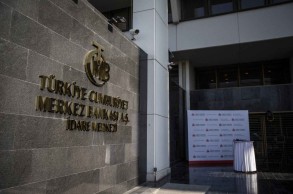 Turkish central bank keeps rates steady as govt vows to curb prices