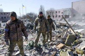 Air raids pound Mykolaiv