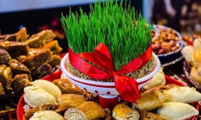 İsrail səfirliyinin əməkdaşları Novruz şirniyyatları hazırlayıblar - Video