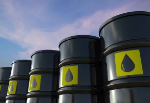 На мировых рынках снизилась стоимость нефти