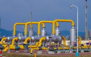 Russian gas keeps flowing to Europe despite Putin's deadline to pay in roubles