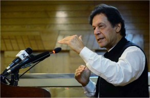 Парламент Пакистана отклонил вотум недоверия премьер-министру Имрану Хану