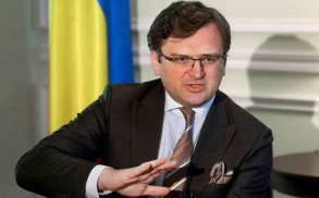 <strong>Глава МИД Украины: Призываю всех союзников отложить свои сомнения и обеспечить Украину оружием</strong>