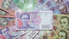 Ukrainians struggling to exchange national currency in EU countries