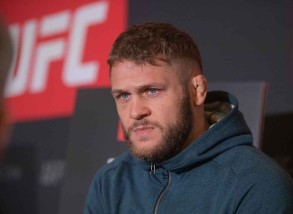 Министр принял бойца UFC Рафаэля Физиева