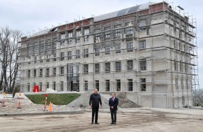 Azerbaijani President viewed major overhaul of administrative building and construction of conference hall in Shusha