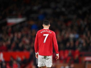 Cristiano Ronaldo: Manchester United forward thanks Anfield for 'respect' shown after death of baby boy
