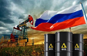 Евросоюз разрабатывает три варианта ограничений на российскую нефть – Bloomberg