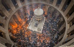 Holy Fire appears at Jerusalem's Church of the Holy Sepulchre