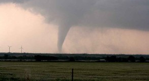 Widespread damage as tornado tears through Kansas
