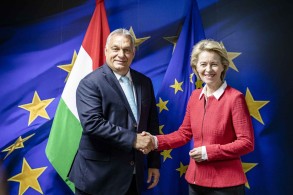 EU courts Hungary on energy sanctions