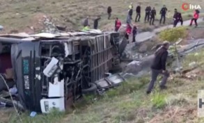 Bus that carrying students crashed in Turkey