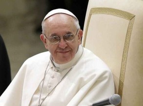 Knee problem forces Pope Francis to cancel Africa trip