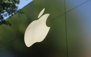 Apple workers at Maryland store vote to unionize, a first for the U.S.