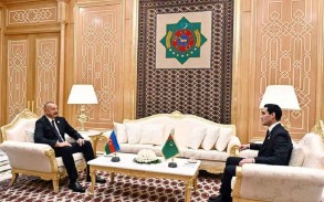 Лидер Туркменистана провел двусторонние встречи с главами каспийской «пятерки»
