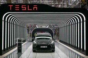 Tesla's deliveries fall, hurt by China's COVID shutdown