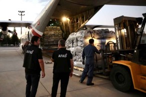 Turkiye sends humanitarian aid to Iran