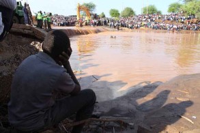 Bus plunges into river valley in Kenya, kills 24 