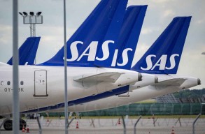 SAS and pilots unions reach deal to end strike