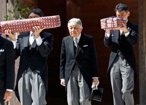 Japanese Emperor Emeritus diagnosed with heart failure but recovering
