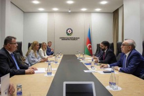 SOCAR first vice-president meets with EU Commissioner for Energy Issues