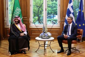 Greece, Saudi Arabia seal deal on data cable, discuss power grid link