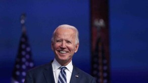 Biden begins summer vacation with family
