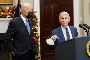 Fauci, face of U.S. COVID response, to step down from government posts