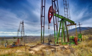 На мировых рынках сильно упала стоимость азербайджанской нефти