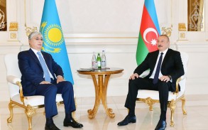 Azerbaijani, Kazakh presidents make press statements