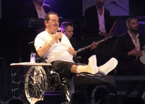 После ДТП Татлысес дал концерт в инвалидной коляске