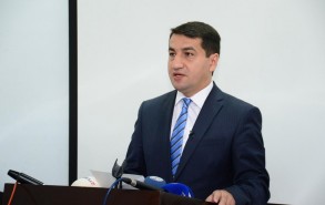 Хикмет Гаджиев прокомментировал ожидания Азербайджана от брюссельской встречи