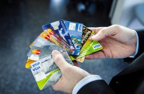 В Азербайджане выросли операции иностранцев с банковскими картами
