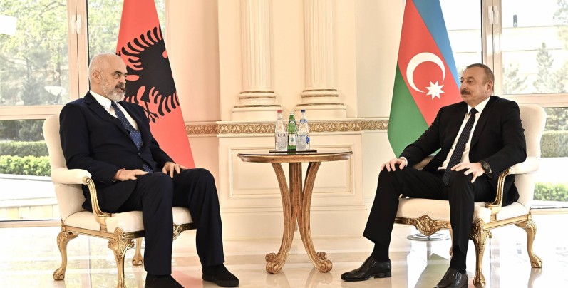 Ilham Aliyev presented a painting by Leyla Aliyeva to the Prime Minister of Albania Ilham Aliyev