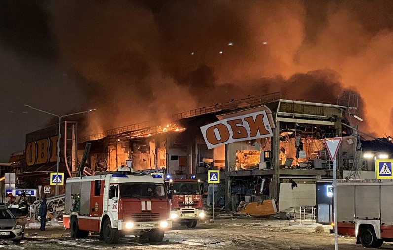 Mega Khimki shopping mall engulfed in flames, fire spreads to 18,000 square meters
