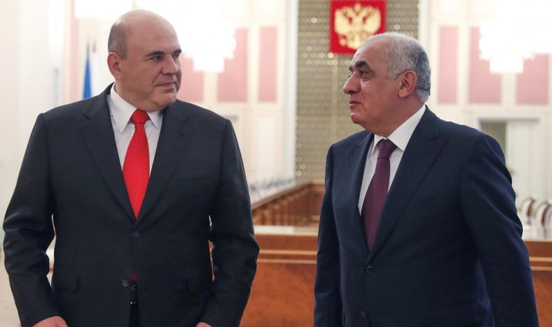 Премьер-министры Азербайджана и России переговорили по телефону